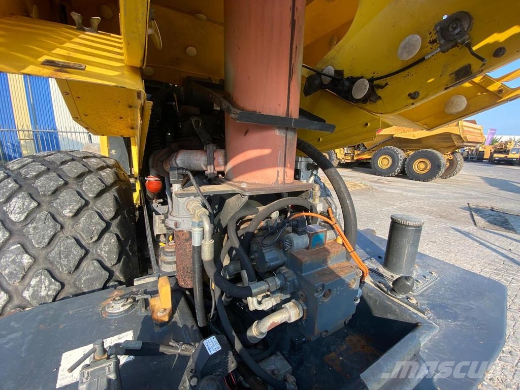 Bomag BW216 . Andre tromler