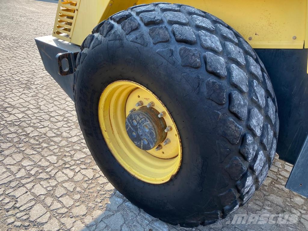 Bomag BW216 . Andre tromler