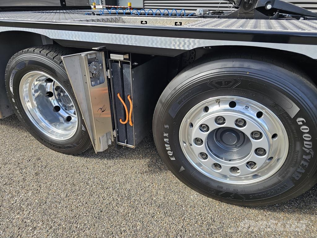 DAF XF 530 8x2 / HMF 9520 K8 / NIEUW! Kamioni sa kranom