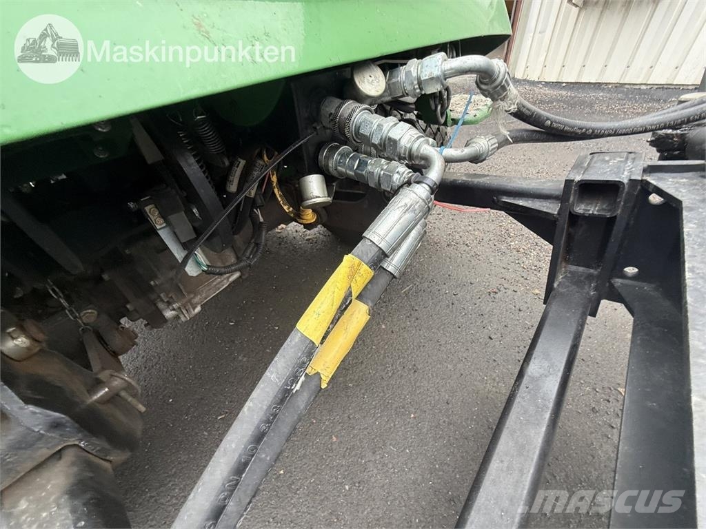 John Deere 1585 حاملات أدوات