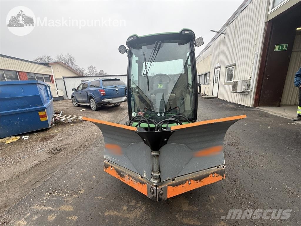 John Deere 1585 حاملات أدوات