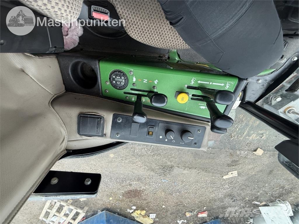 John Deere 1585 حاملات أدوات