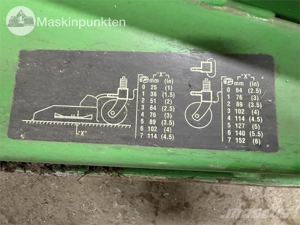 John Deere 1585 حاملات أدوات
