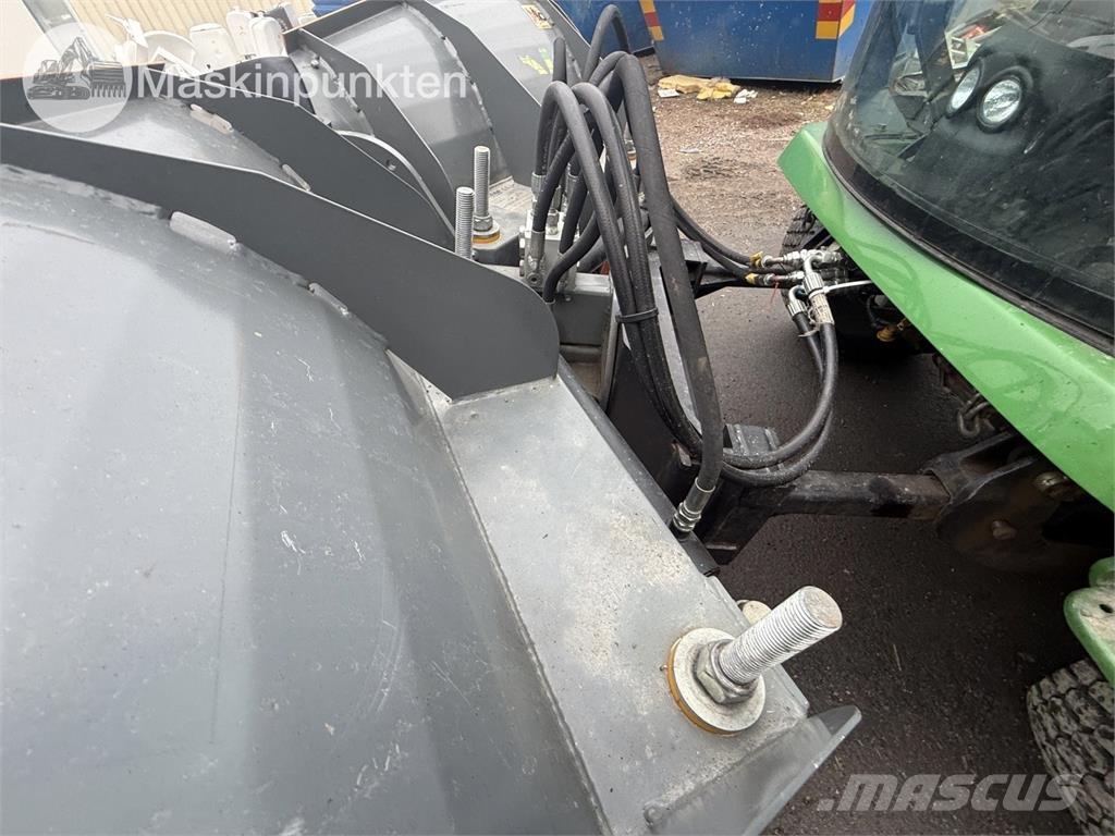 John Deere 1585 حاملات أدوات