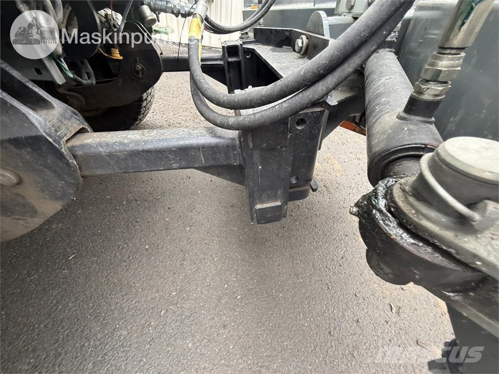 John Deere 1585 حاملات أدوات