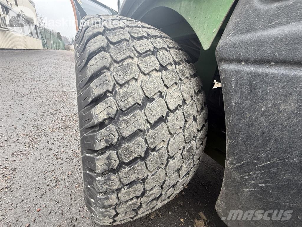 John Deere 1585 حاملات أدوات