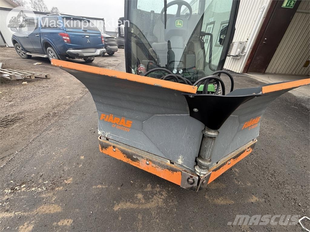 John Deere 1585 حاملات أدوات