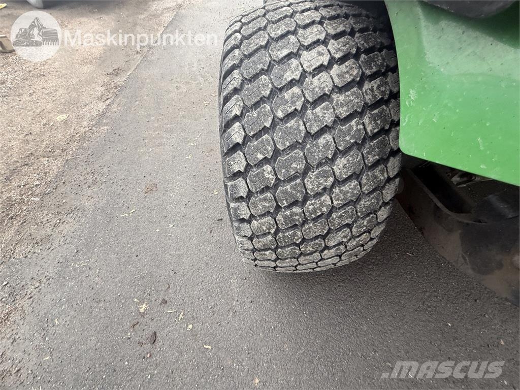 John Deere 1585 حاملات أدوات