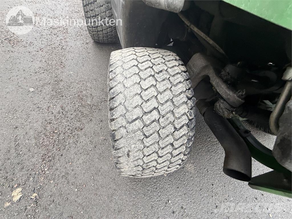 John Deere 1585 حاملات أدوات