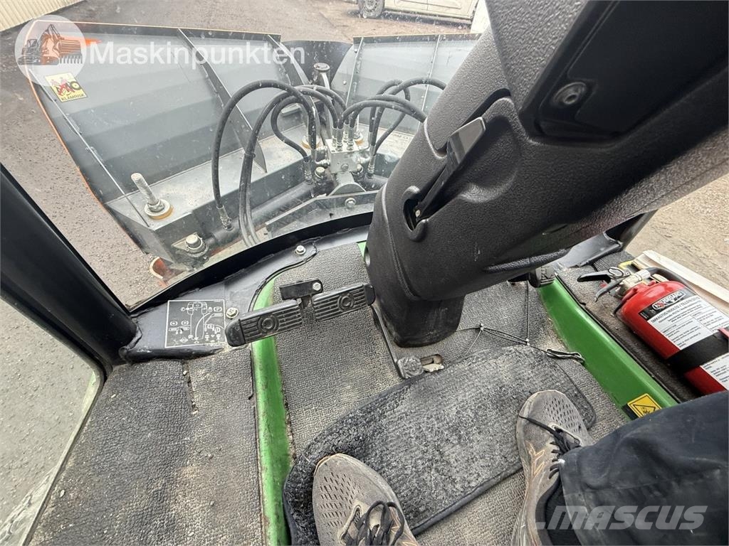 John Deere 1585 حاملات أدوات