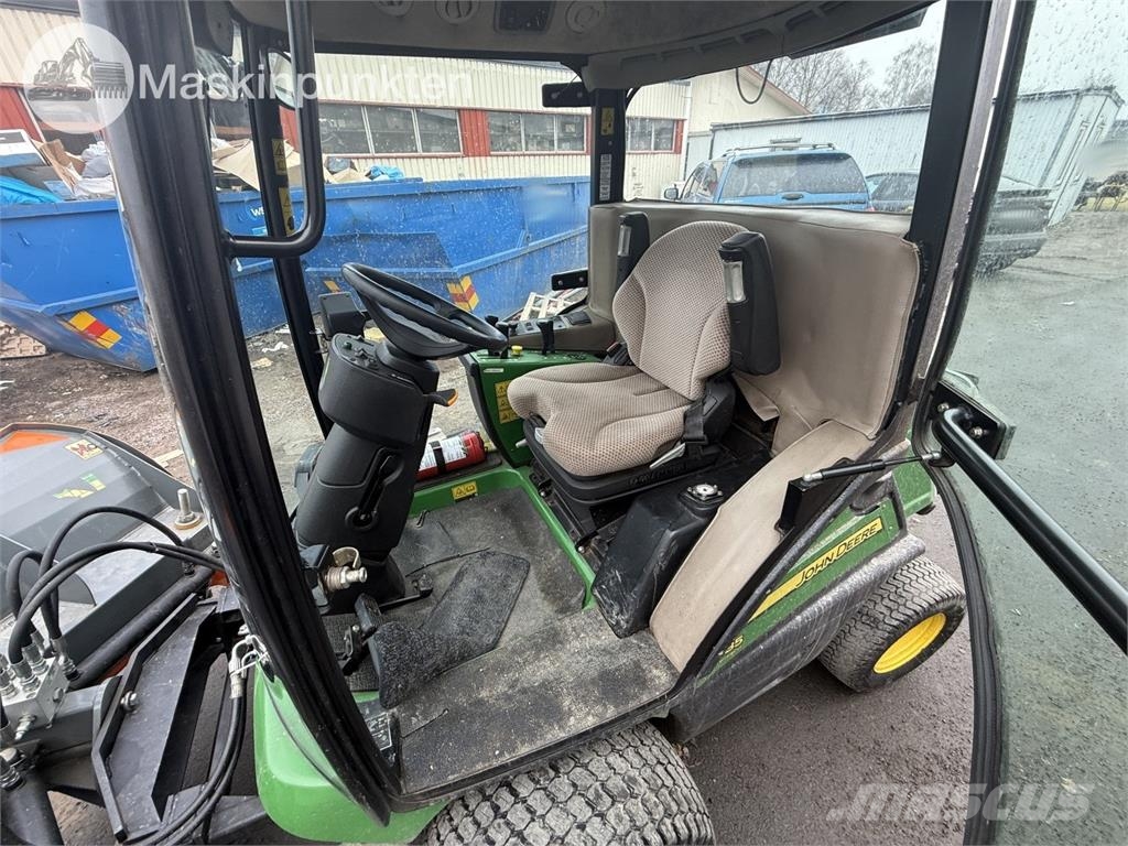 John Deere 1585 حاملات أدوات
