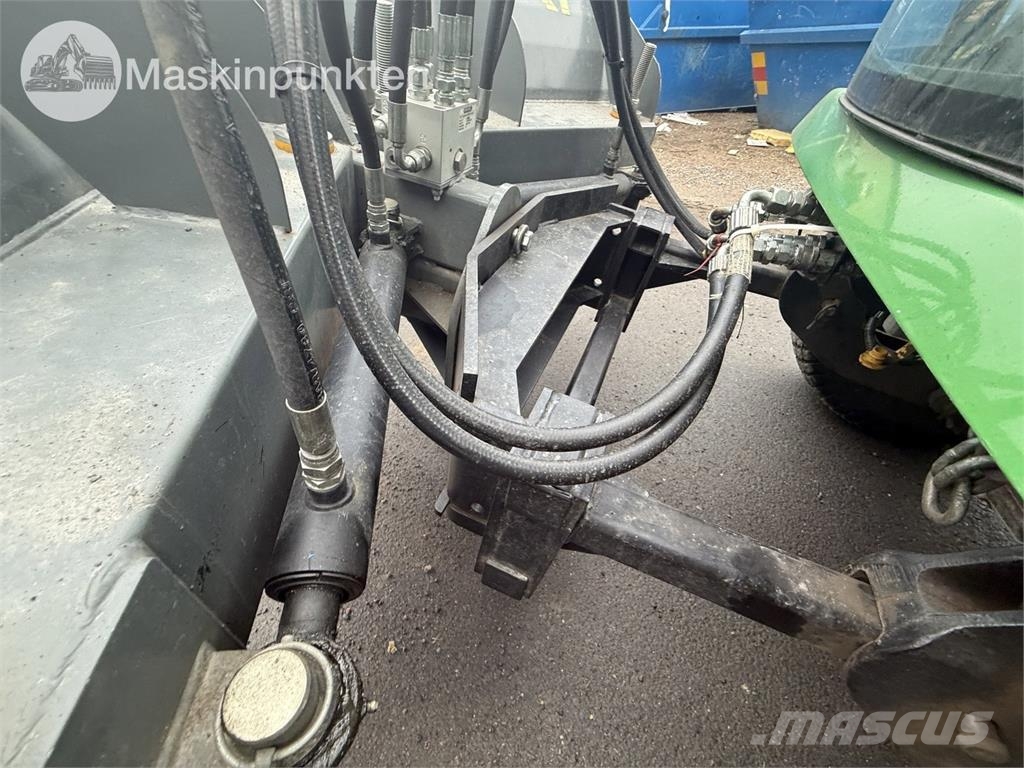 John Deere 1585 حاملات أدوات