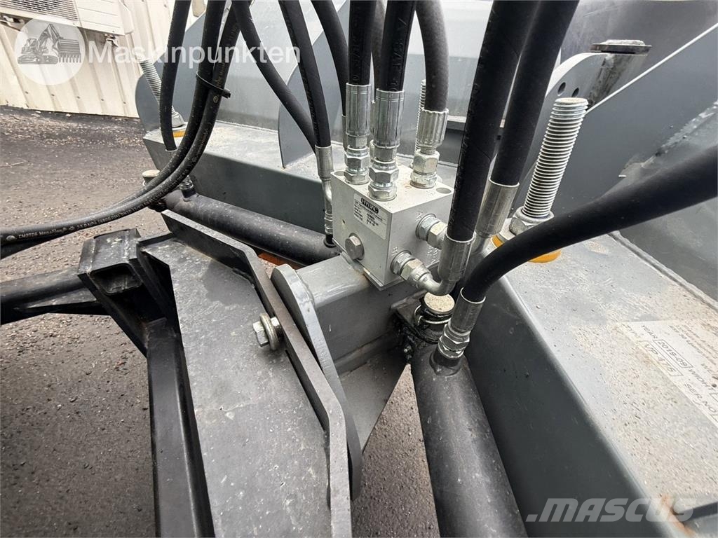 John Deere 1585 حاملات أدوات