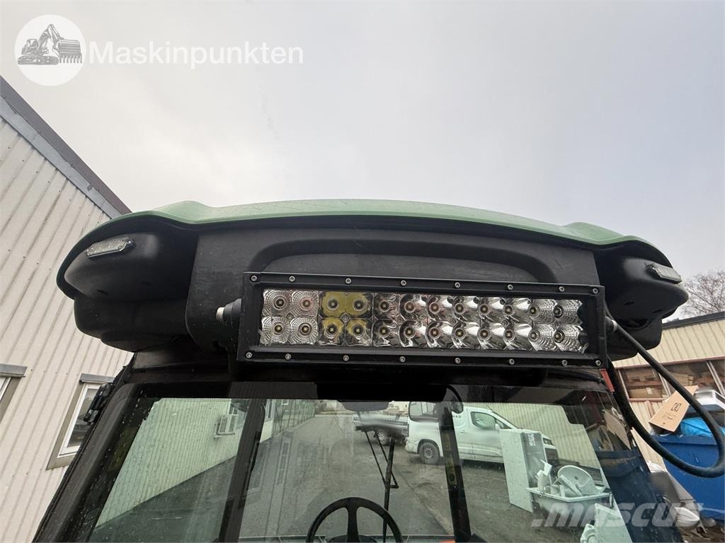 John Deere 1585 حاملات أدوات
