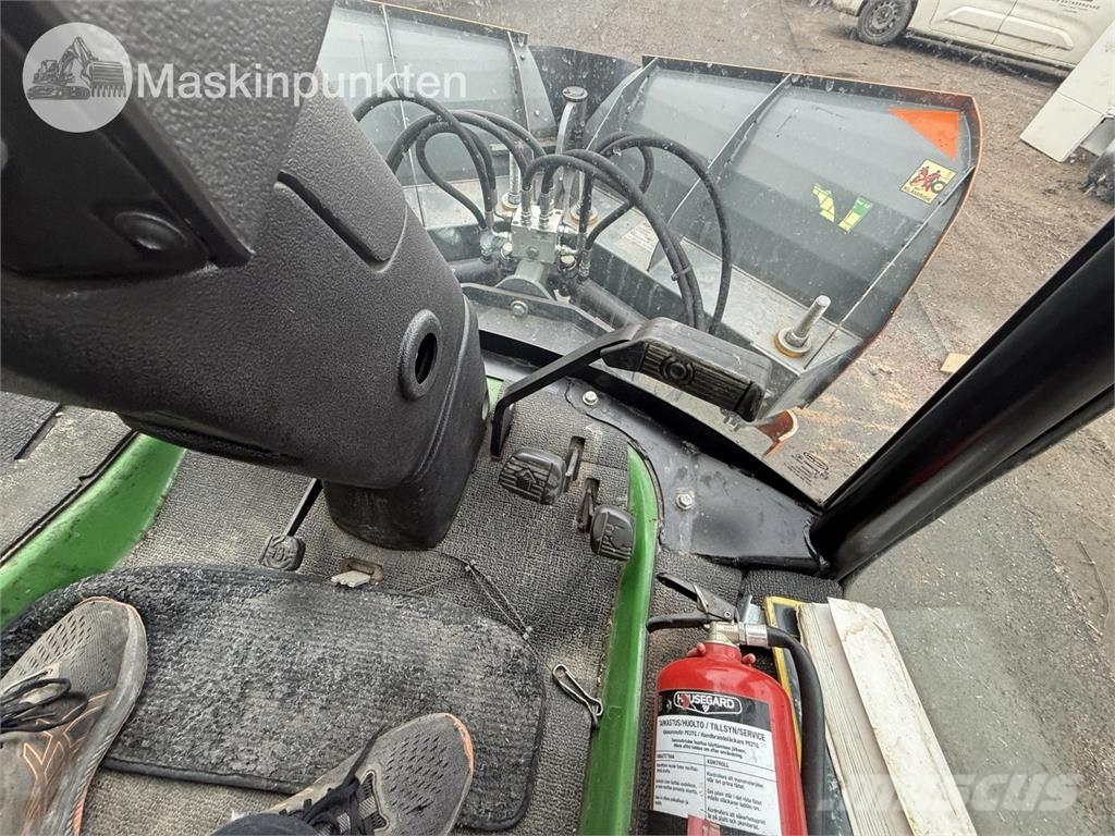 John Deere 1585 حاملات أدوات