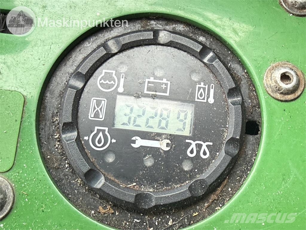 John Deere 1585 حاملات أدوات