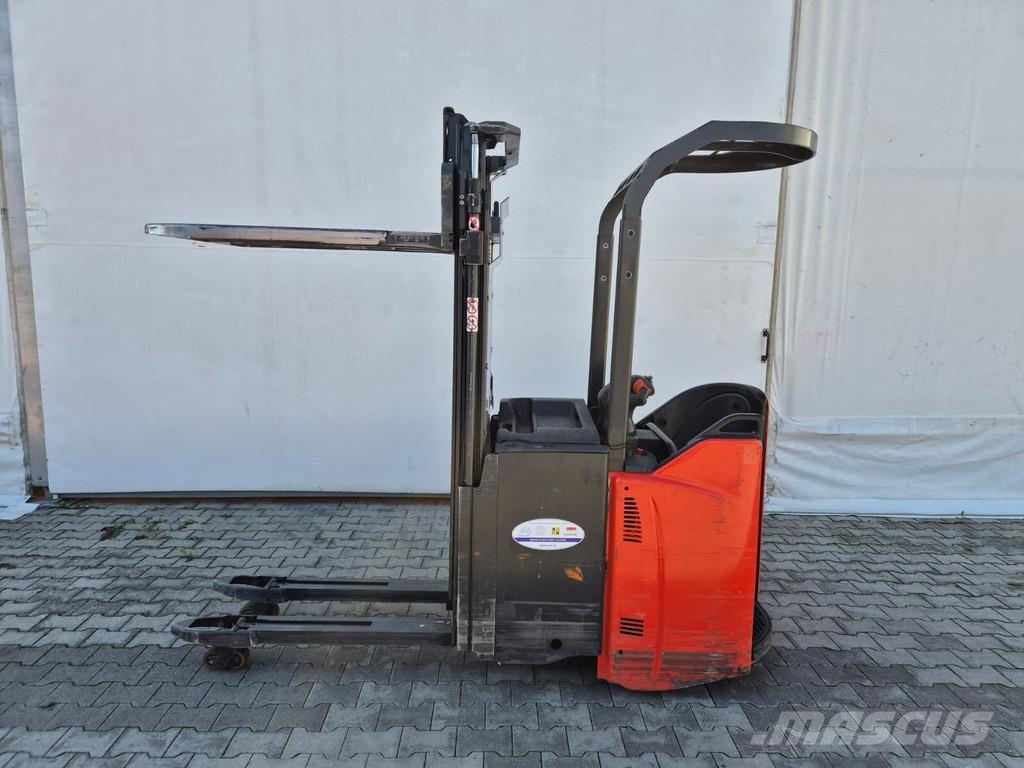 Linde D12SP Työntömastotrukit