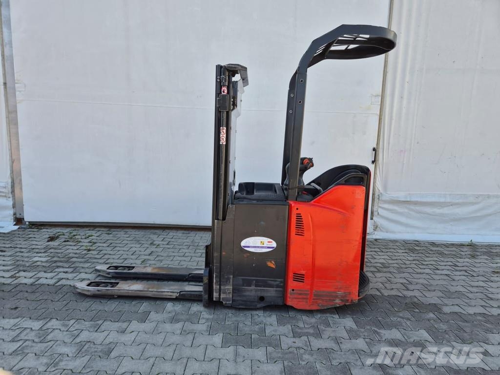 Linde D12SP Työntömastotrukit