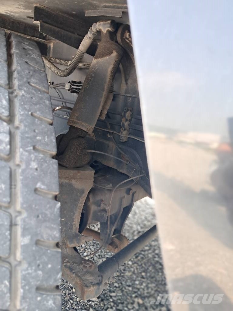Kato KR-75H Macara teren accidentat