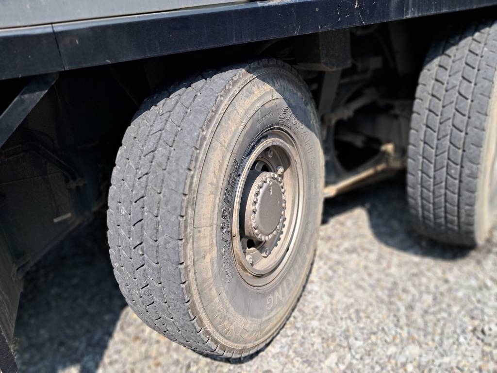 Kato KR-75H Macara teren accidentat