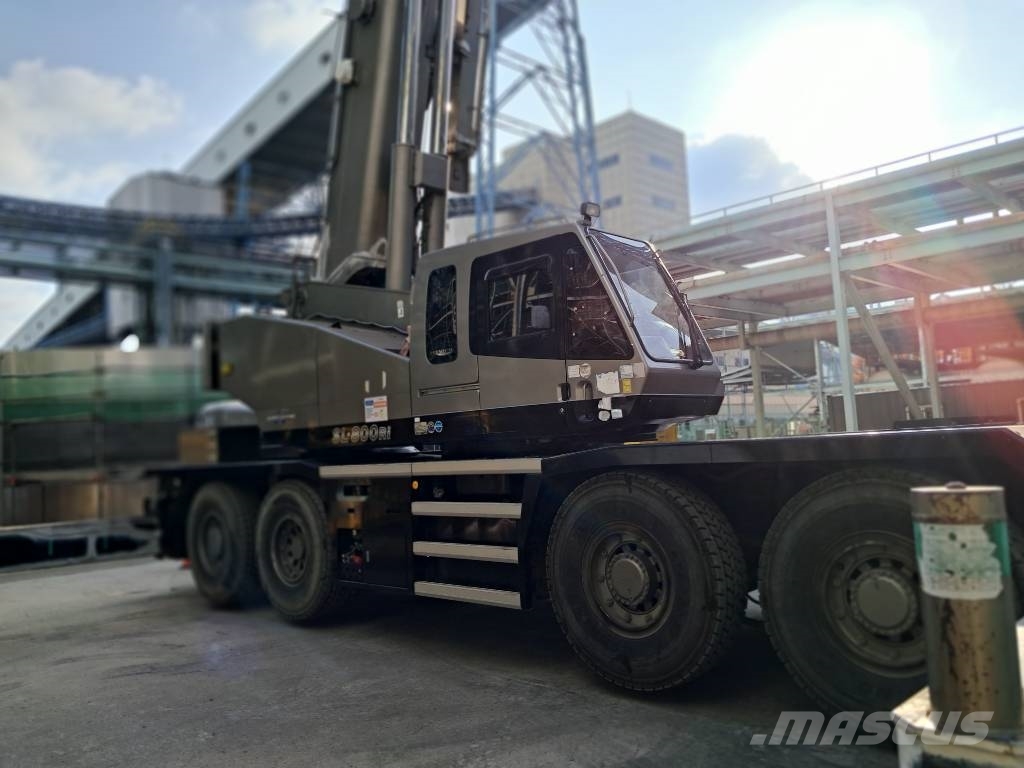 Kato KR-75H Macara teren accidentat