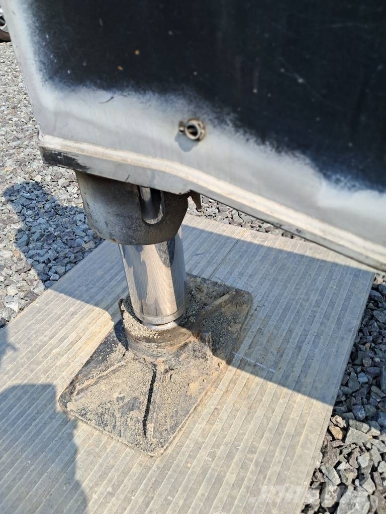 Kato KR-75H Macara teren accidentat