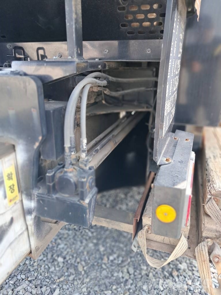 Kato KR-75H Macara teren accidentat