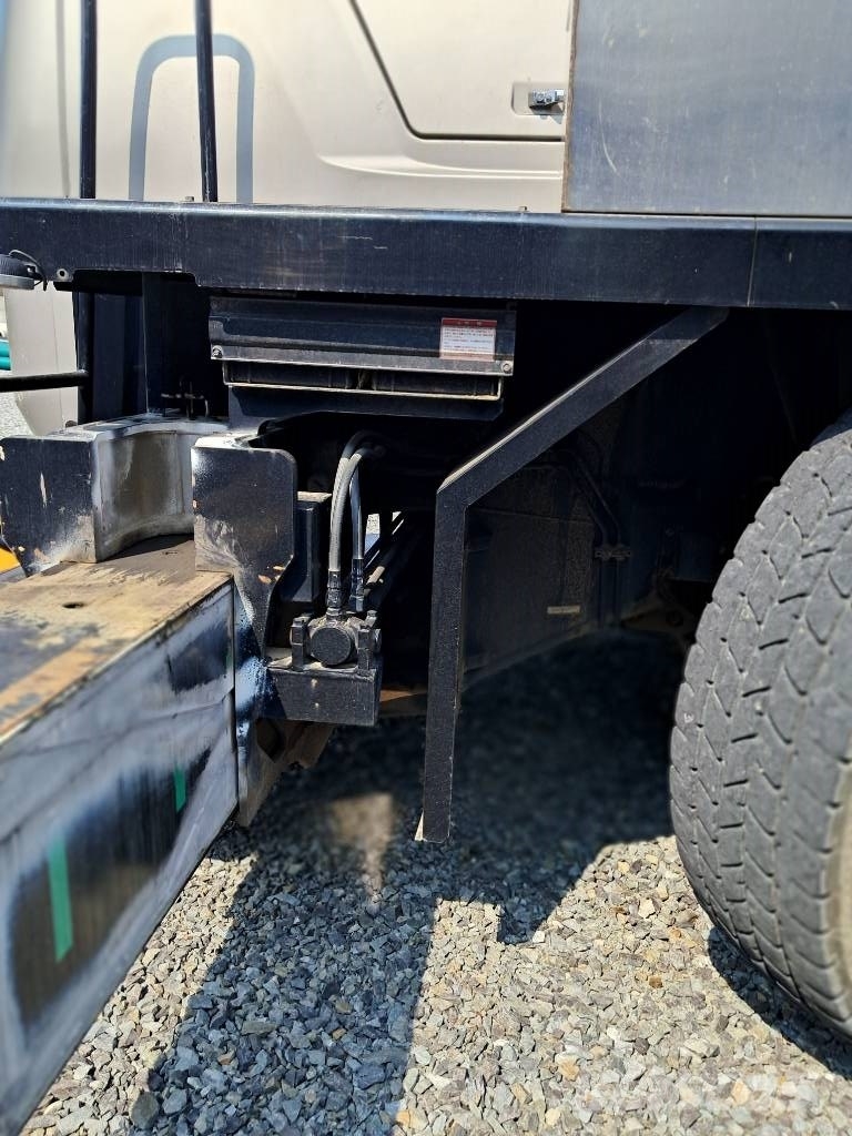 Kato KR-75H Macara teren accidentat