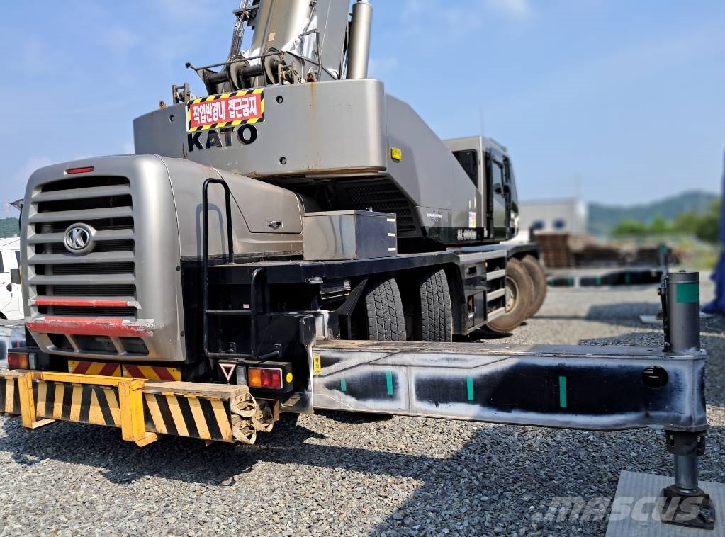 Kato KR-75H Macara teren accidentat
