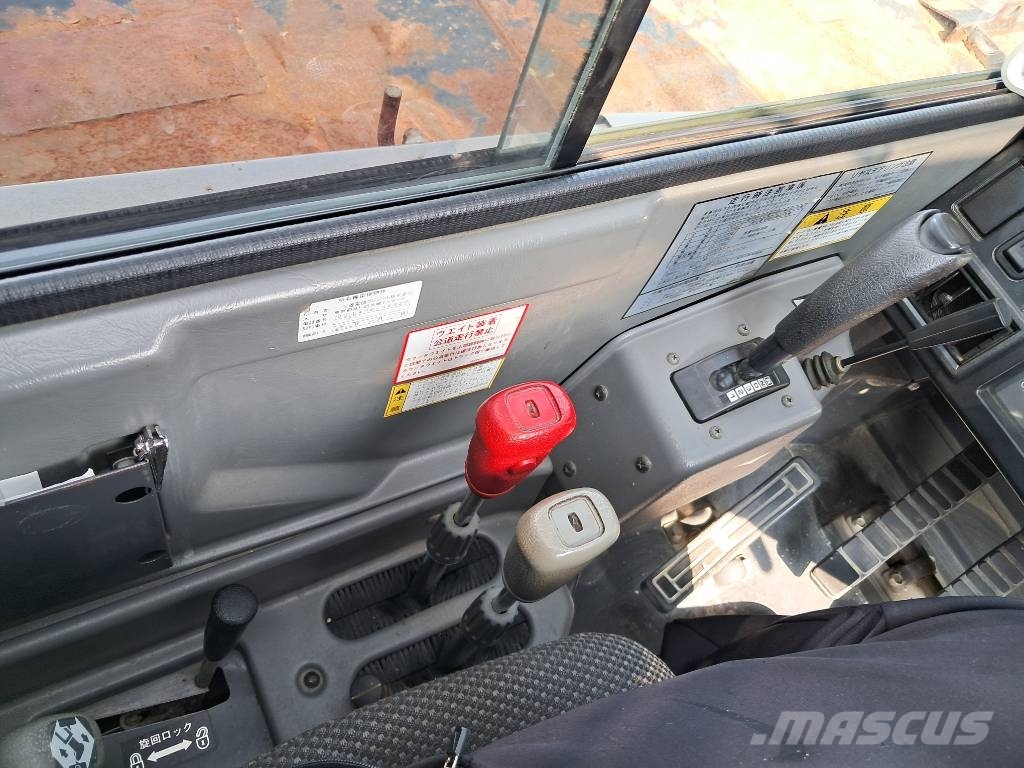Kato KR-75H Macara teren accidentat