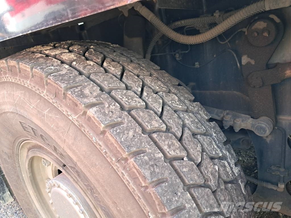 Kato KR-75H Macara teren accidentat