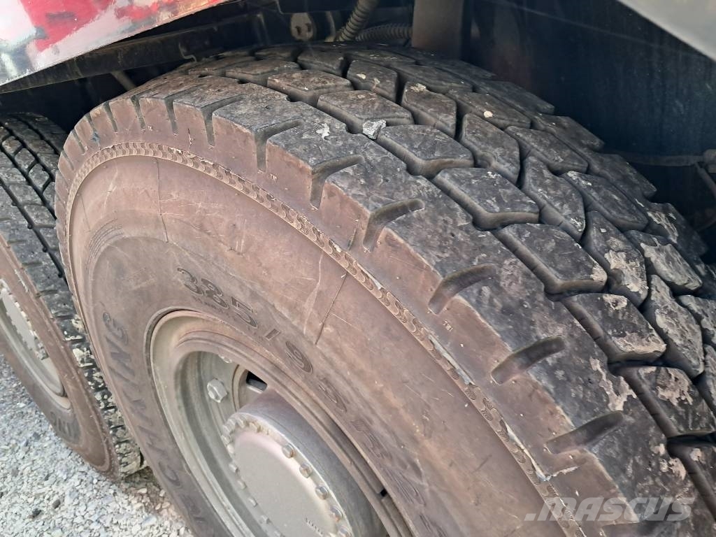 Kato KR-75H Macara teren accidentat