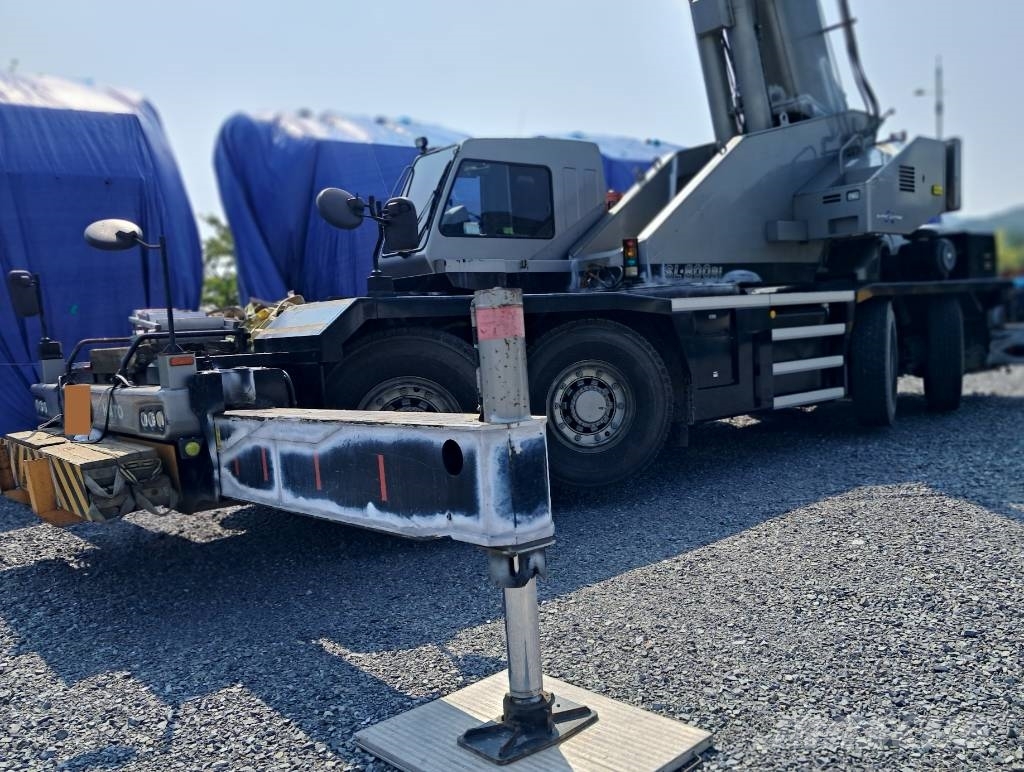Kato KR-75H Macara teren accidentat