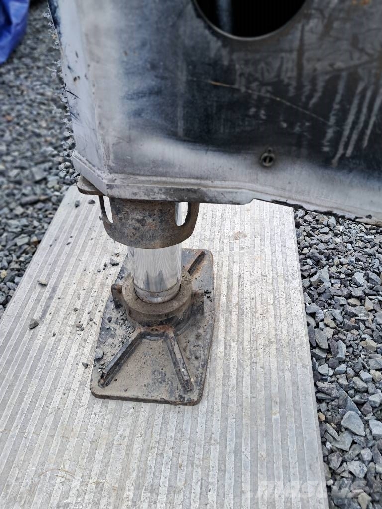 Kato KR-75H Macara teren accidentat