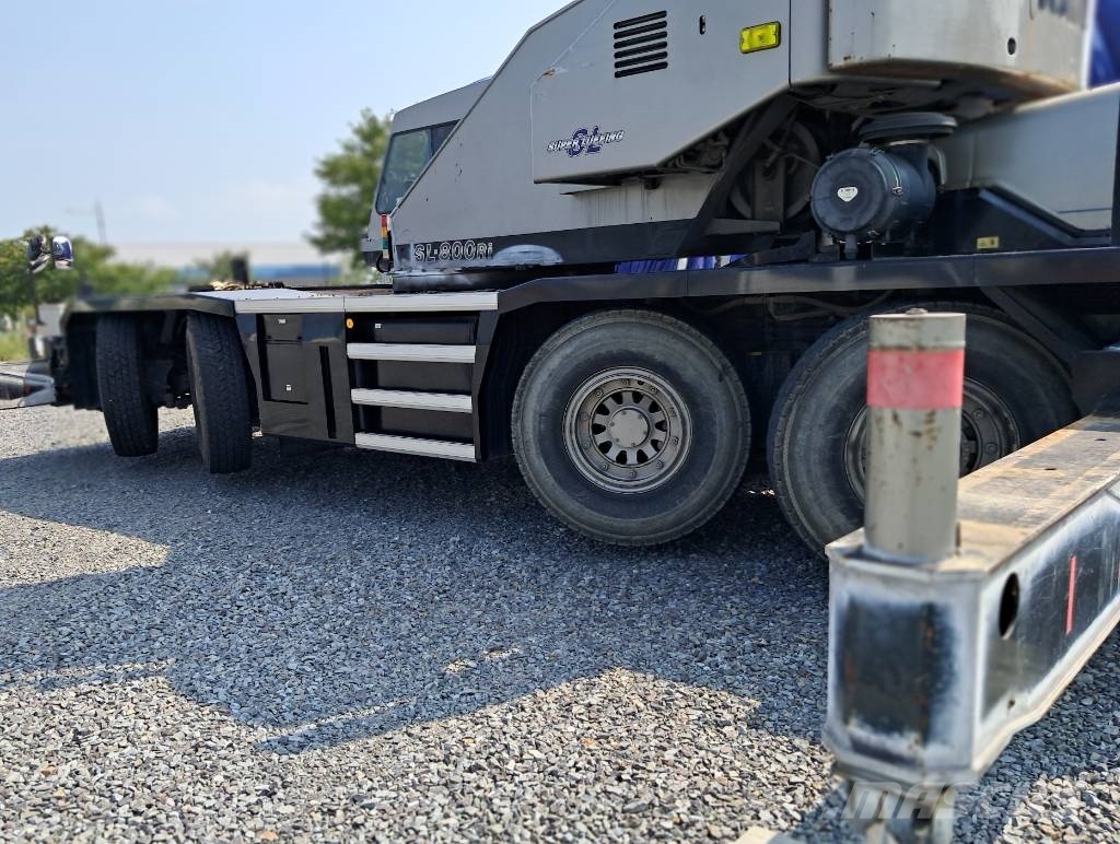 Kato KR-75H Macara teren accidentat