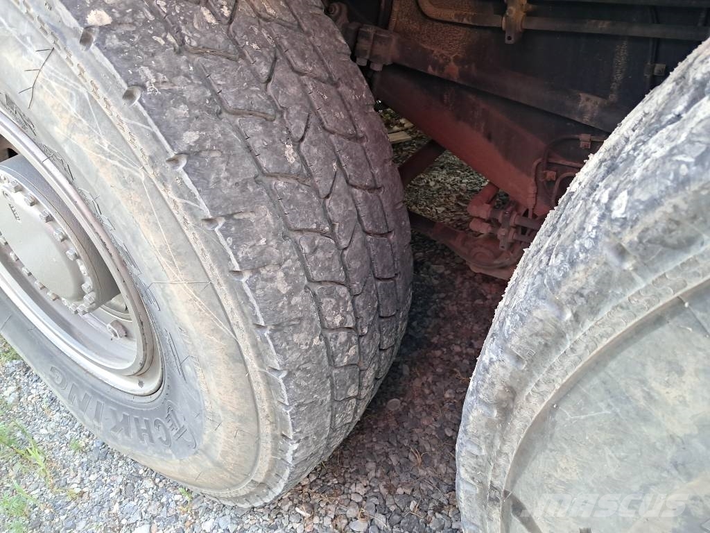 Kato KR-75H Macara teren accidentat