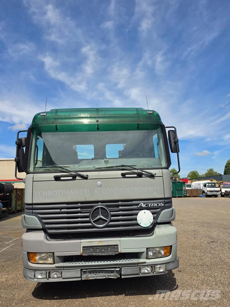 Mercedes-Benz 2548 شاحنات لوادر