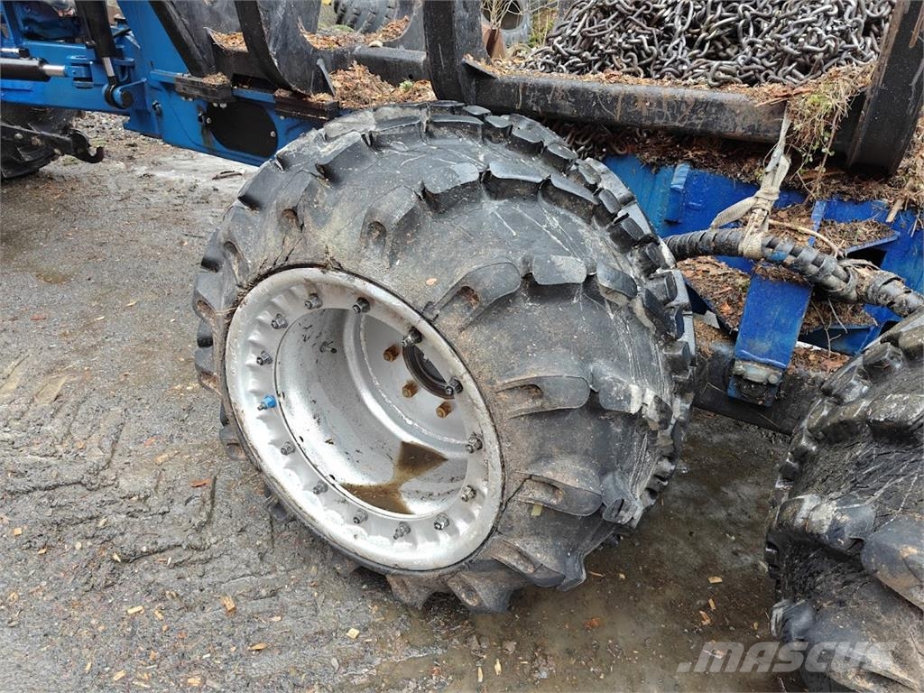  Omavalmiste Metsäkärry Logset 5F kuormatilalla Metsäperävaunut