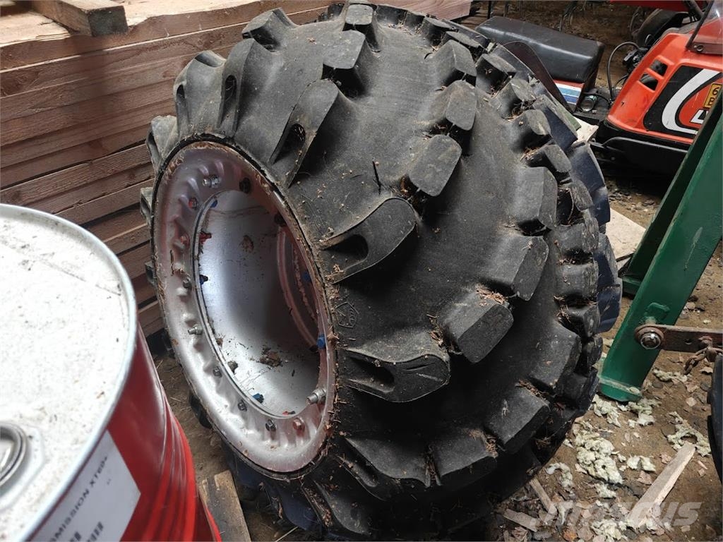  Omavalmiste Metsäkärry Logset 5F kuormatilalla Metsäperävaunut