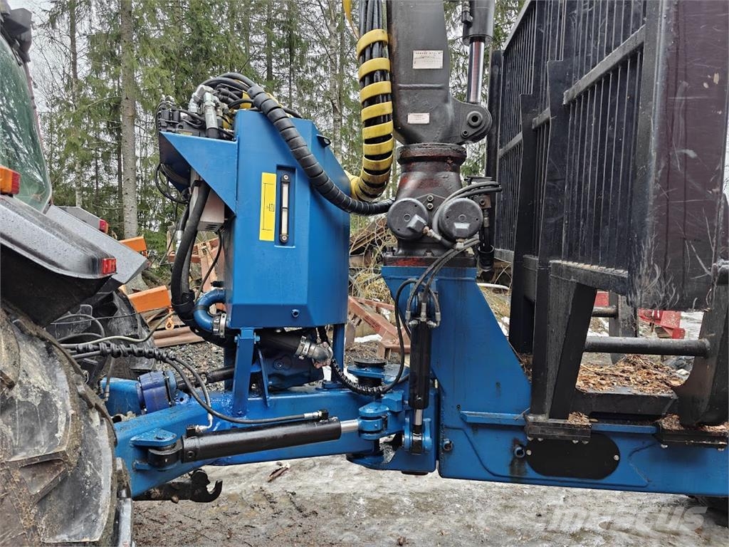  Omavalmiste Metsäkärry Logset 5F kuormatilalla Metsäperävaunut