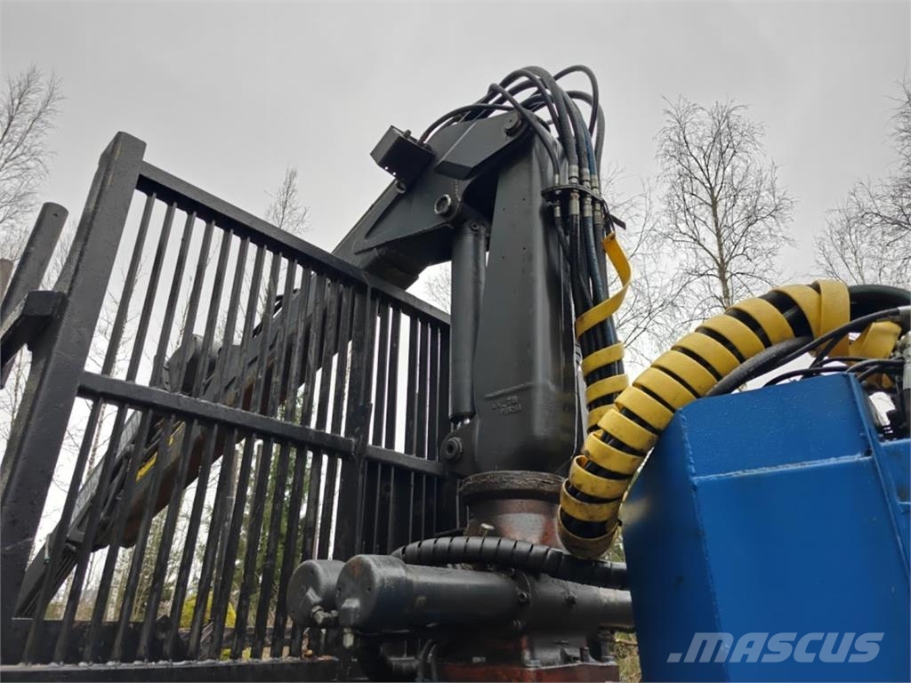  Omavalmiste Metsäkärry Logset 5F kuormatilalla Metsäperävaunut
