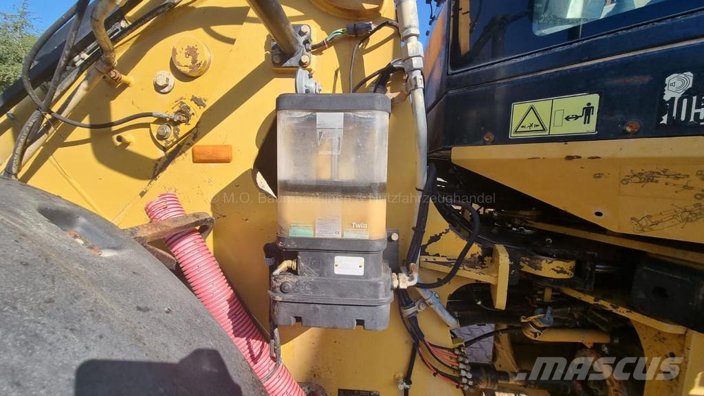 CAT 930G لوادر بعجل