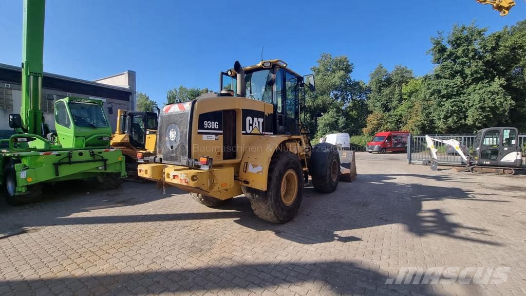 CAT 930G لوادر بعجل