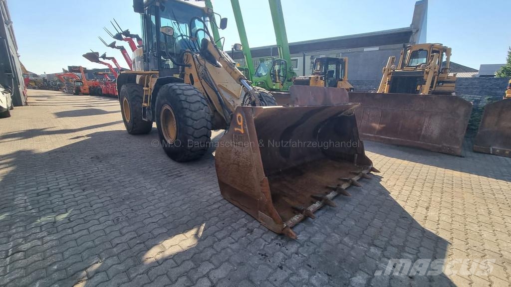 CAT 930G لوادر بعجل