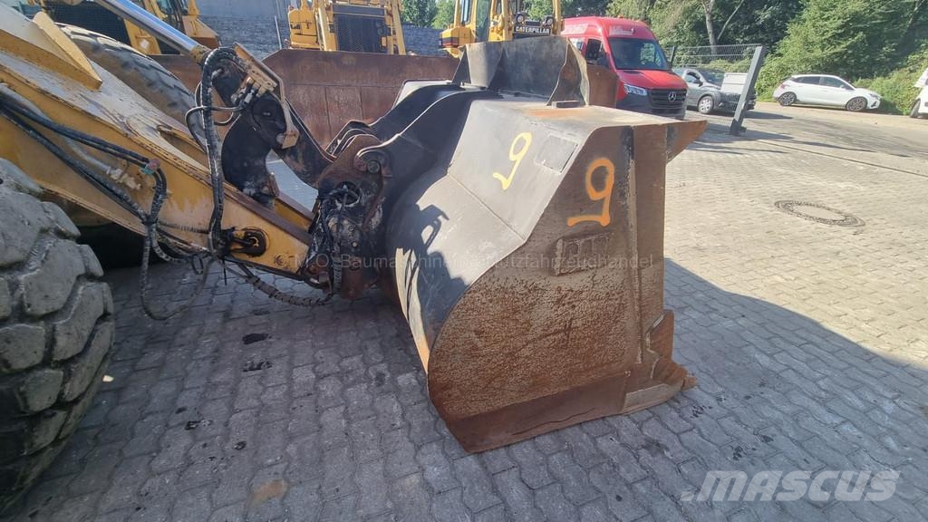 CAT 930G لوادر بعجل