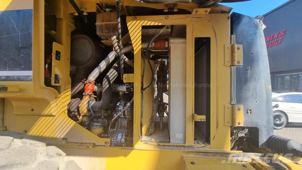 CAT 930G لوادر بعجل