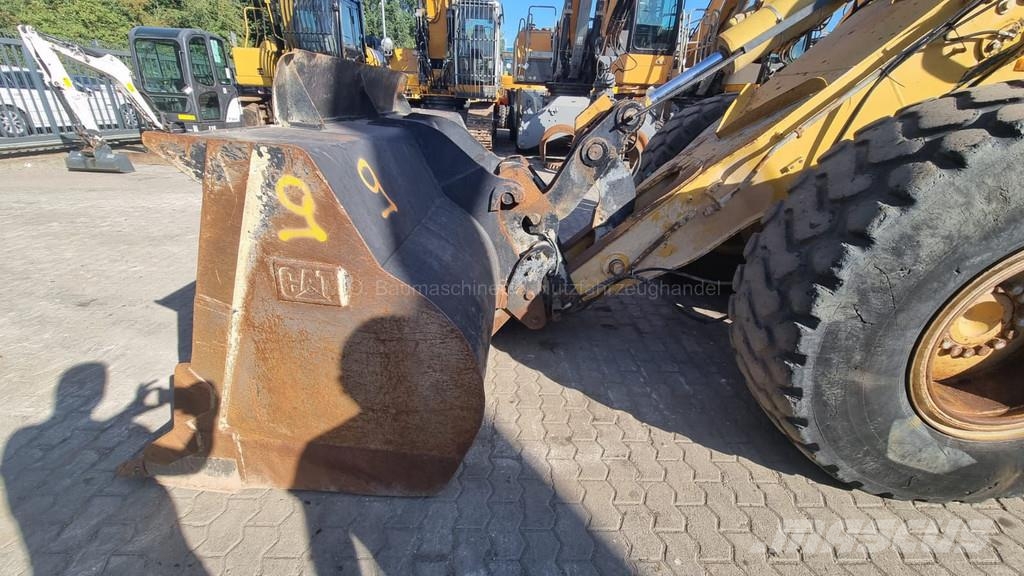 CAT 930G لوادر بعجل