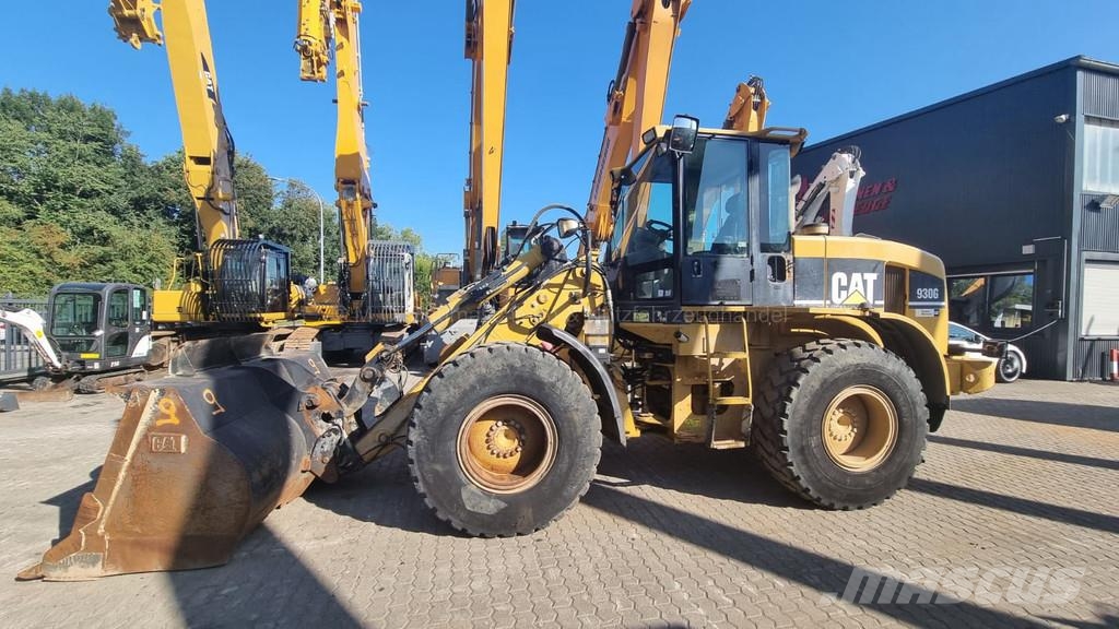 CAT 930G لوادر بعجل