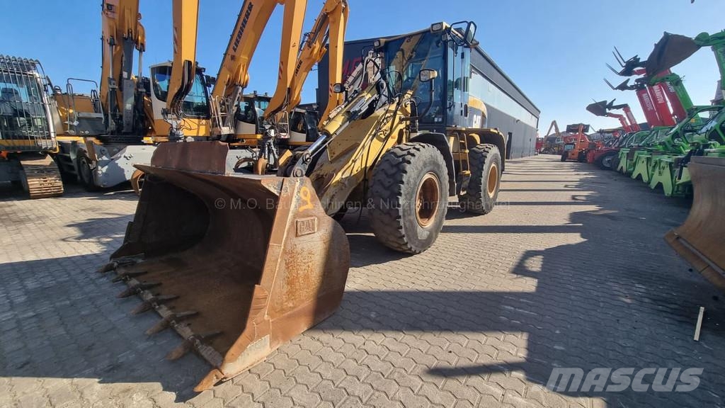 CAT 930G لوادر بعجل