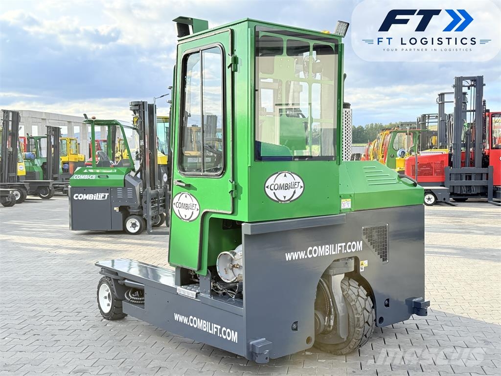 Combilift C3000 | GAS | TRIPLEX 5600MM | FREE LIFT | FORK PO 4 vías o cuatro caminos